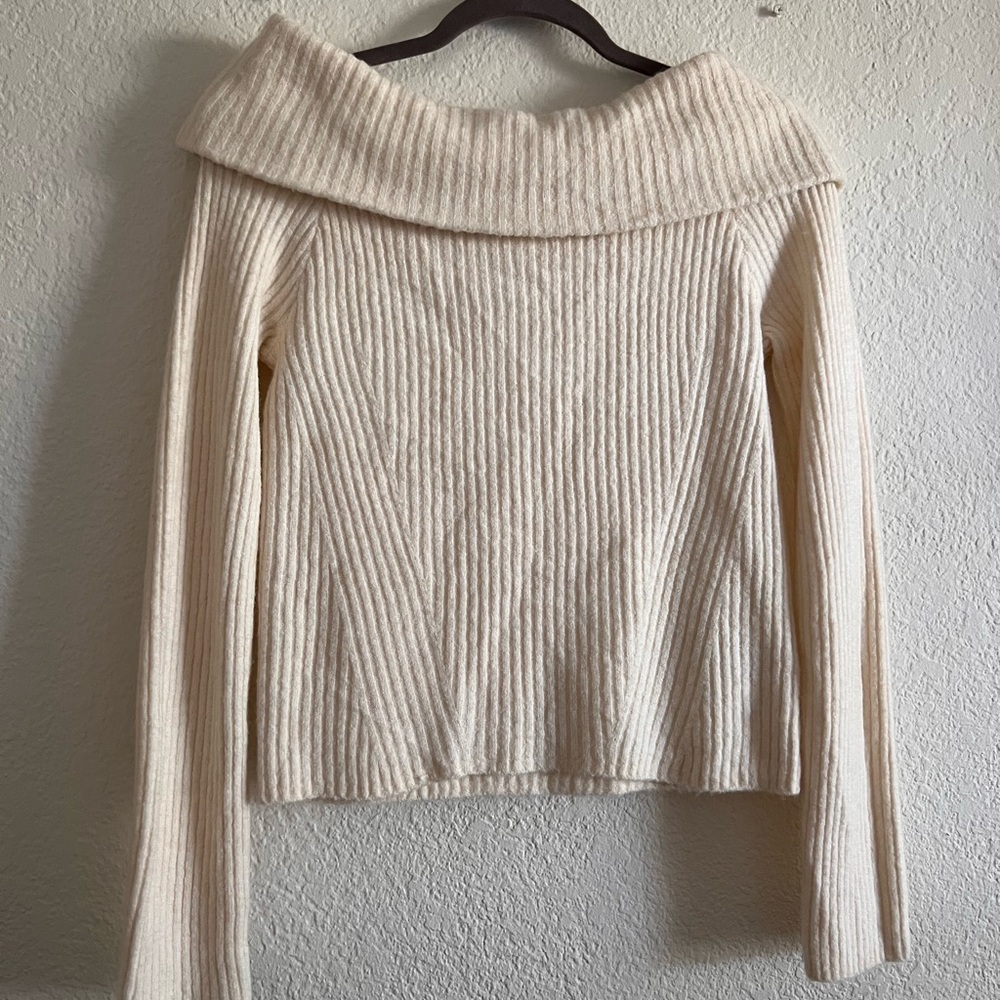 H&M Beige Off-Shoulder Sweater